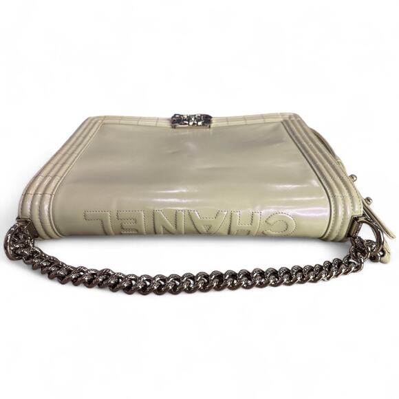 Chanel Pearl Iridescent Glazed Patent Leather Large Reverso Boy Flap Bag - Picture 4 of 16